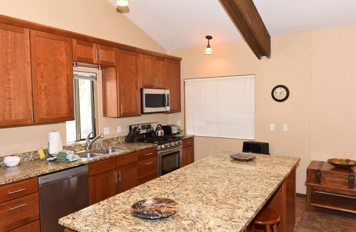 Sunriver House | Sunriver Resort Home-A/C, 8 SHARC Passes-Pool Table-Fairway View-Sleeps 12