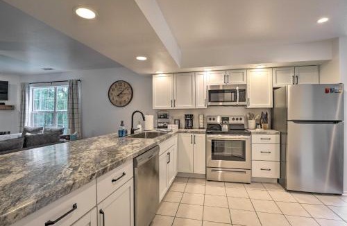 Branson House | Sunroom, Fireplace: Lakefront Branson Condo
