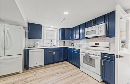 Kansas City Apartment | Sunroom Garden Suite Wi-Fi, Yard, & Pet-Friendly