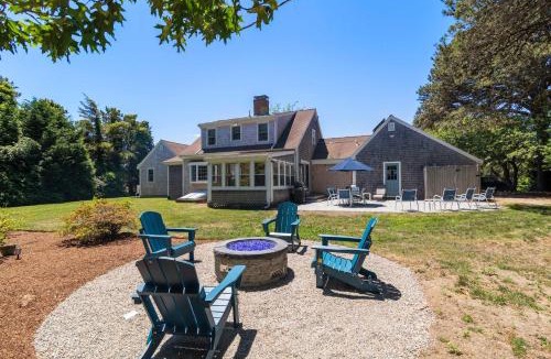 Eastham House | Sunroom Mins to Beaches Views of Marsh