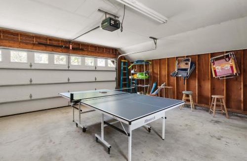 Eastham House | Sunroom Mins to Beaches Views of Marsh
