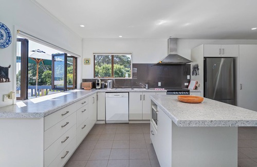Whangapoua House | Sunseekers Bach - Whangapoua Holiday Home