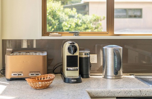 Whangapoua House | Sunseekers Bach - Whangapoua Holiday Home