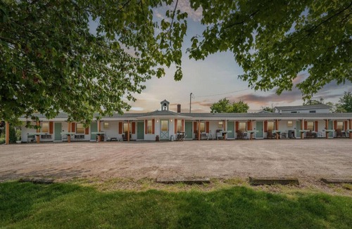 Hudson Hotel | Sunset Acres Motel - Number 3
