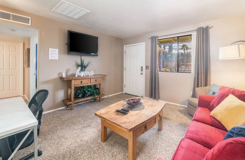 Menlo Park Condo | Sunset Adobe | 1BD ~ Gated, Pool, Patio, Laundry, Hiking, UofA, Menlo Park🏜️
