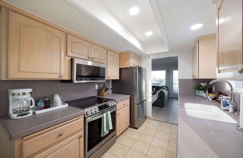 Point Loma Heights House | Sunset Balcony View! | Kids Playset | Sleeps 10
