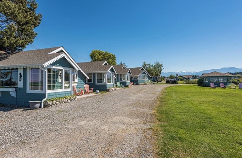 Sequim Cottage | Sunset Bay Cottage - King, jetted tub, Ocean view, Full Kitchen