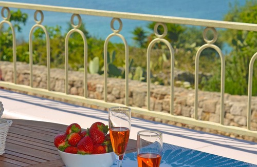 Marina San Gregorio House | SUNSET BAY HOUSE