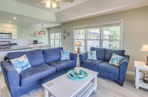 Sea Trail Condo | Sunset Beach Golf Condo w/Pool ~ 2 Mi to Beach!