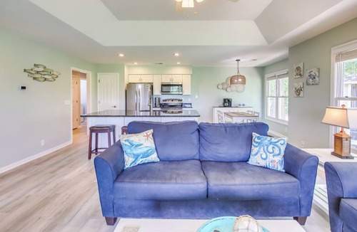Sea Trail Condo | Sunset Beach Golf Condo w/Pool ~ 2 Mi to Beach!