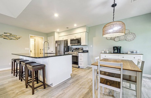 Sea Trail Condo | Sunset Beach Golf Condo w/Pool ~ 2 Mi to Beach!