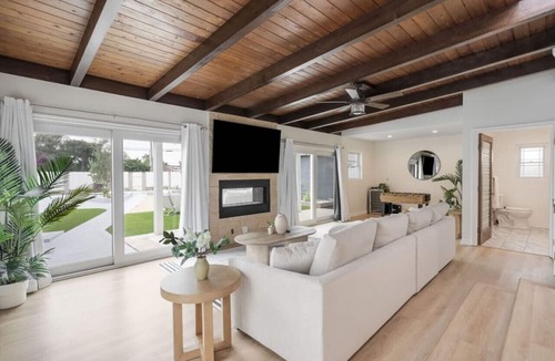 Bixby Knolls House | Sunset Beach Oasis | Pool & 2 Living Areas