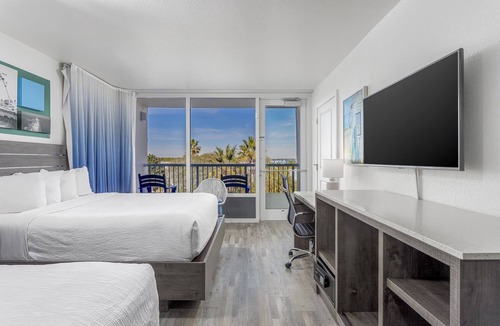 Fort Walton Beach Hotel | Sunset Beachside Escape with Pools Near Dining Spots | 3 Units