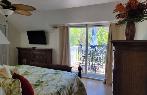 Captiva House | Sunset Captiva 58. Charming 3-bedroom home in the heart of Captiva village.
