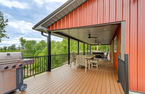 Campton House | Sunset Climb & Hike: Red River Gorge Cabin w/Deck