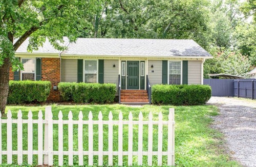 Murfreesboro House | Sunset Cottage: 2 bed 1 bath, Pet-Friendly.