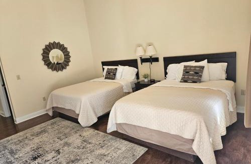 Ligonier Hotel | Sunset Cottage Motel Rooms