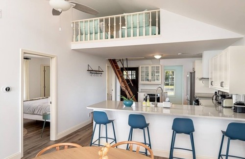 Shady Side House | Sunset Cottage - West River Access and Views!