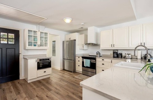Shady Side House | Sunset Cottage - West River Access and Views!