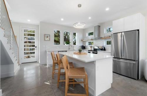 Lighthouse Park House | Sunset Cove 2 - Heated Pool - Sea Views - Walkable