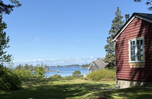 Vinalhaven House | Sunset Cove Cottage on Old Harbor
