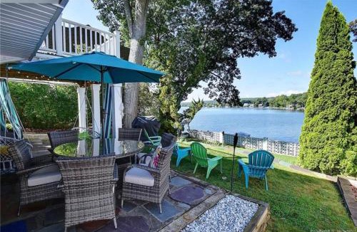 Lake Pocotopaug House | Sunset Cove