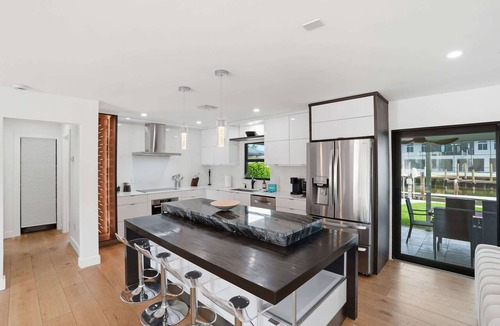 Connors House | Sunset Dock Pet-Friendly & Steps to Beach