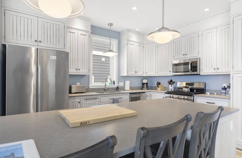 Beulah Apartment | Sunset Dreams on Crystal Lake