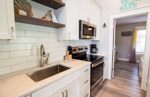 Celina Cabin | Sunset Escape - 1 Bed/2 Loft Lakeside Cottage!