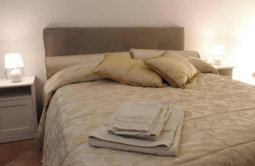 Ovest Bed & Breakfast | Sunset Escape: Charming B&B near Lake Garda