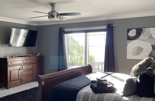 West Lake Bed & Breakfast | Sunset Escape On Westlake. This B&B offers 2 suites that are rented separately.