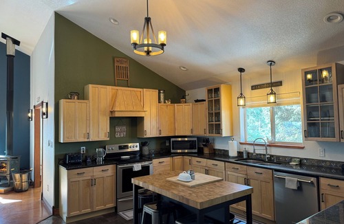 Divide House | Sunset Grove: New Hot Tub|Stunning Views|Game Room
