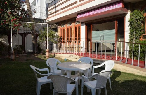 PECHS House | Sunset Guesthouse