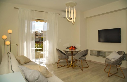 Peiraiki Apartment | Sunset Haven Piraeus