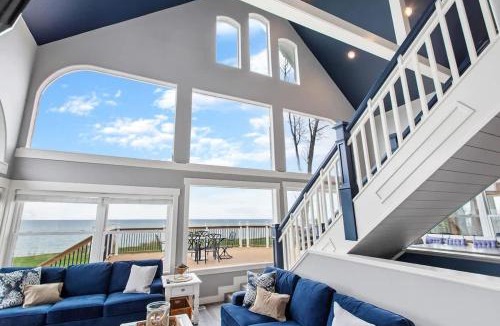 Miami Park House | Sunset Haven with Hot Tub Lake Michigan Views Family Friendly