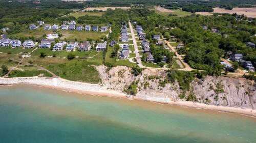 Miami Park House | Sunset Haven with Hot Tub Lake Michigan Views Family Friendly