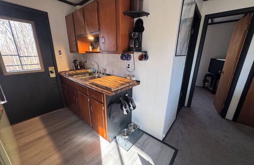 New Market Cabin | Sunset Hill. Rustic retreat just minutes from the town of New Market