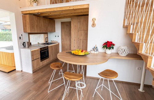 Sencur House | Sunset Holiday Home with Hot tub and terrace