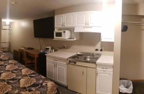 Fort Macleod Hotel | Sunset Motel
