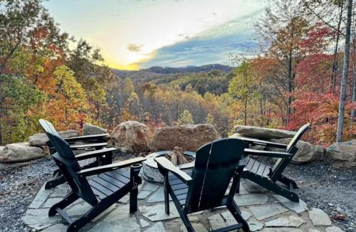 Black Mountain House | Sunset Mountain Lodge - Catawba Falls Retreat, Views, Hot Tub and Game Room