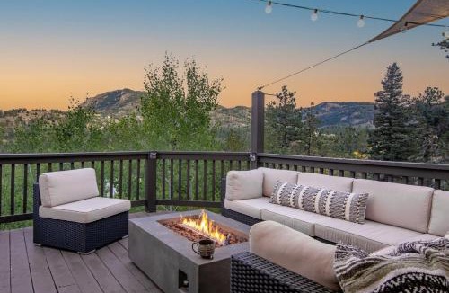 Bailey House | Sunset Mountain Views near Town on 3 Private Acres