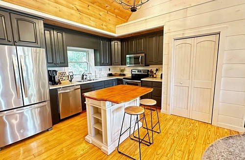 Wolf Laurel Cabin | Sunset Mtn View*Pool*Massage Chair*Theater Rm*Pickleball*Game Rm*Hiking*Hot Tub