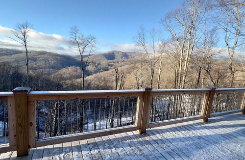 Wolf Laurel Cabin | Sunset Mtn View*Pool*Massage Chair*Theater Rm*Pickleball*Game Rm*Hiking*Hot Tub