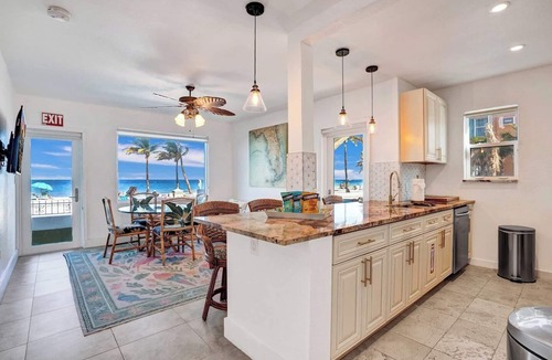Hollywood House | Sunset Oceanfront Villa