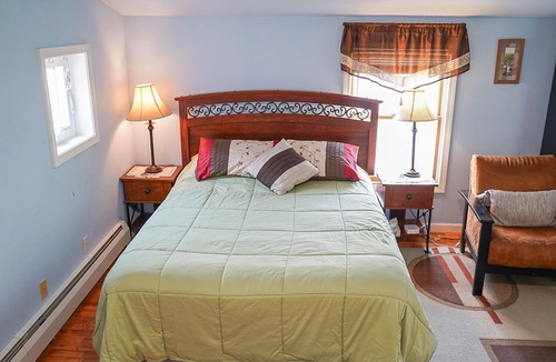Town of Ledyard Cottage | Sunset Paradise, lakefront on Cayuga Lake w/ Hot Tub, Screened Porch & Boat Lift