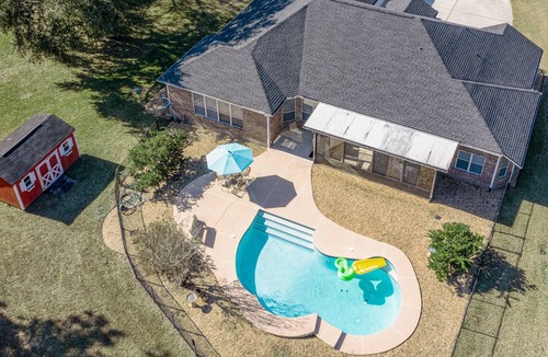Middleburg House | Sunset Pass Private Pool Home - Screened Patio + Yard