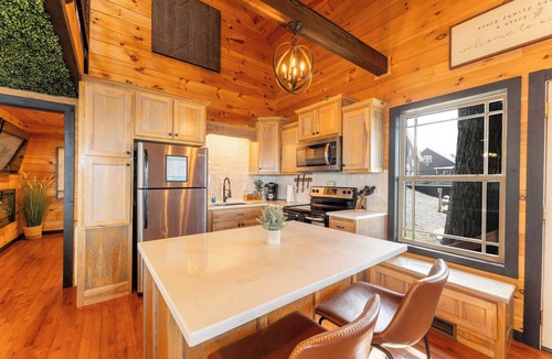 Bryant Cabin | Sunset Ridge cabin 21 miles from Chatt, TN! Indoor pool & hot tub!