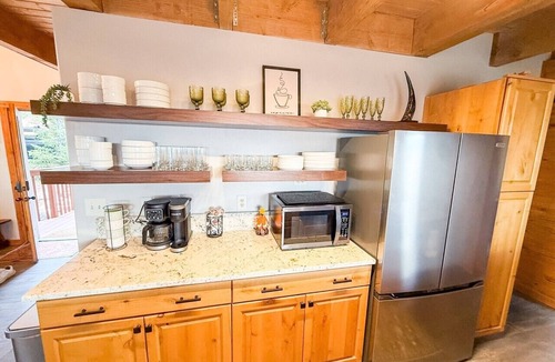 Rainbow Valley House | Sunset Ridge Escape with Hot Tub & Incredible Mountain Views