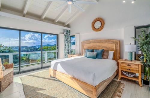 Estate Bakkero Villa | Sunset Sanctuary: Gorgeous 5br w/huge pool/deck & lots of space!