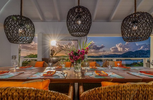 Estate Bakkero Villa | Sunset Sanctuary: Gorgeous 5br w/huge pool/deck & lots of space!